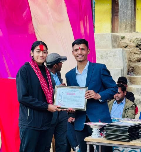 डिपिएस नेपाल द्वारा राष्ट्रिय भलिबल खेलाडी गरिमा बोहोरा सम्मानित
