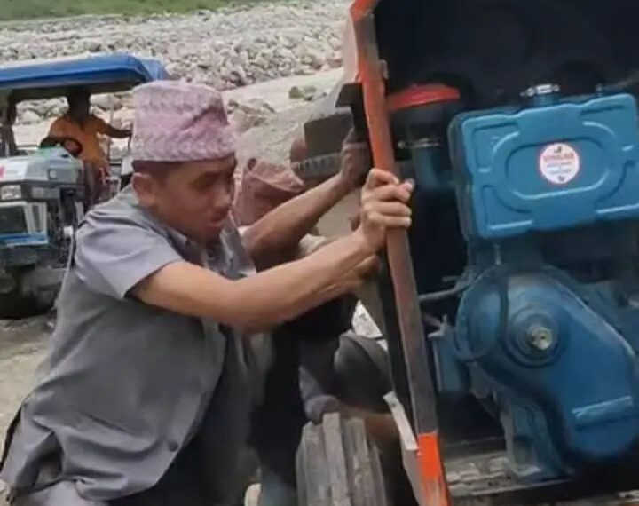 केदारस्यु गाउँपालिका–१ पथुडा बस्ती जोगाउन तटबन्ध निर्माण तीव्र,पालिका अध्यक्ष गणेश…