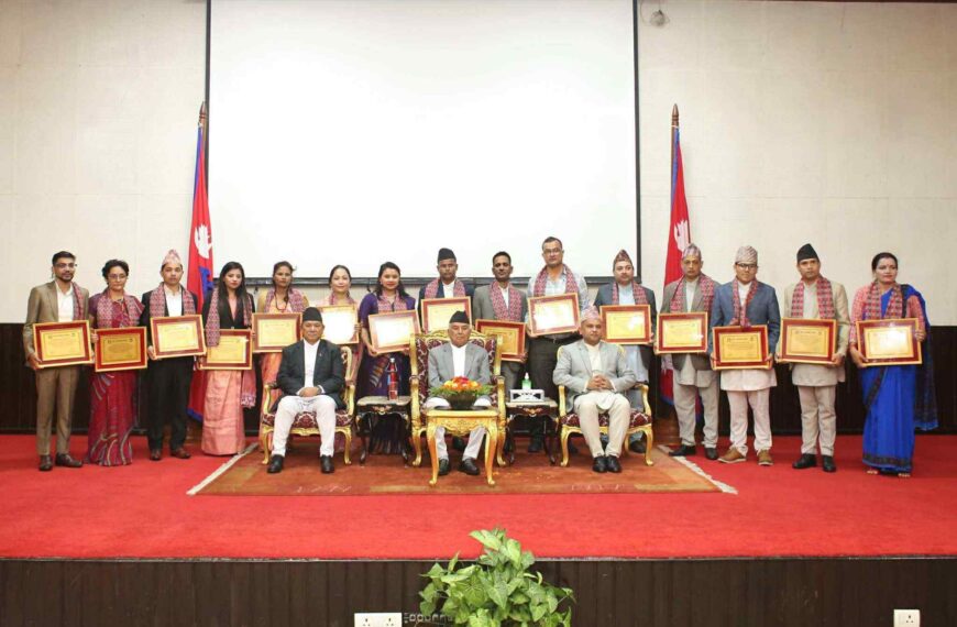 सुवेदीसहित १५ पत्रकारलाई राष्ट्रपतिबाट राष्ट्रिय पत्रकारिता पुरस्कार