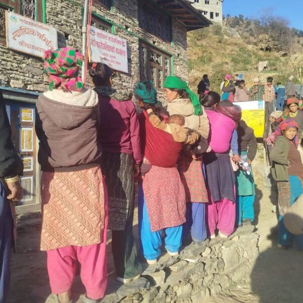 साईपाल गाउँपालिकामा तालाबन्दी, अस्पताल निर्माणका कामदारलाई ज्याला नदिँदा आक्रोश