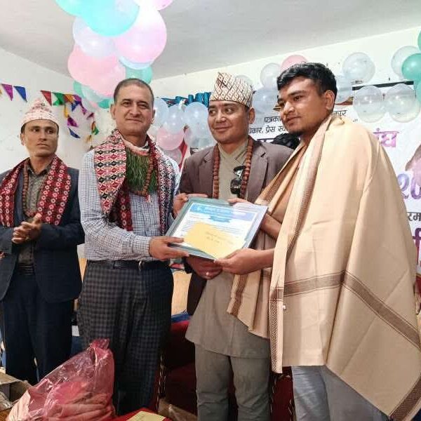 जयपृथ्वी पत्रकारिता पुरस्कार पिठातोली र नरेश स्मृति पत्रकारिता पुरस्कार सिंहलाई