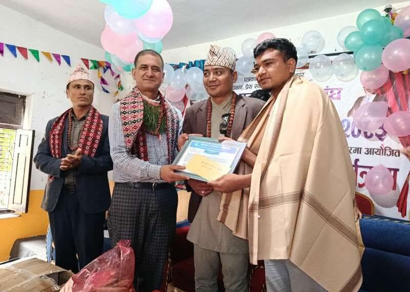 जयपृथ्वी पत्रकारिता पुरस्कार पिठातोली र नरेश स्मृति पत्रकारिता पुरस्कार सिंहलाई