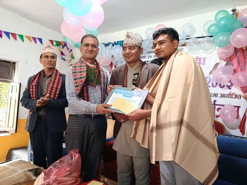 जयपृथ्वी पत्रकारिता पुरस्कार पिठातोली र नरेश स्मृति पत्रकारिता पुरस्कार सिंहलाई