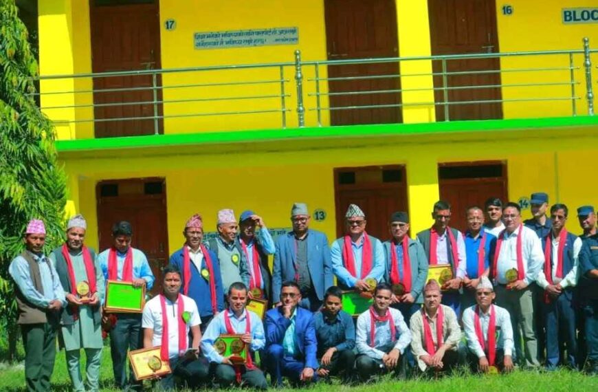 अक्षय कोषमा सहयोग गर्ने दातालाई त्रिवेणी आदर्श क्याम्पसद्वारा सम्मान